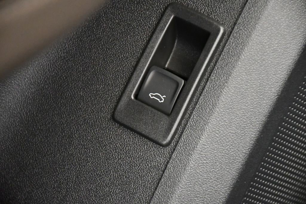 Used 2025 Audi Q5 Premium w/ Convenience Package image 34