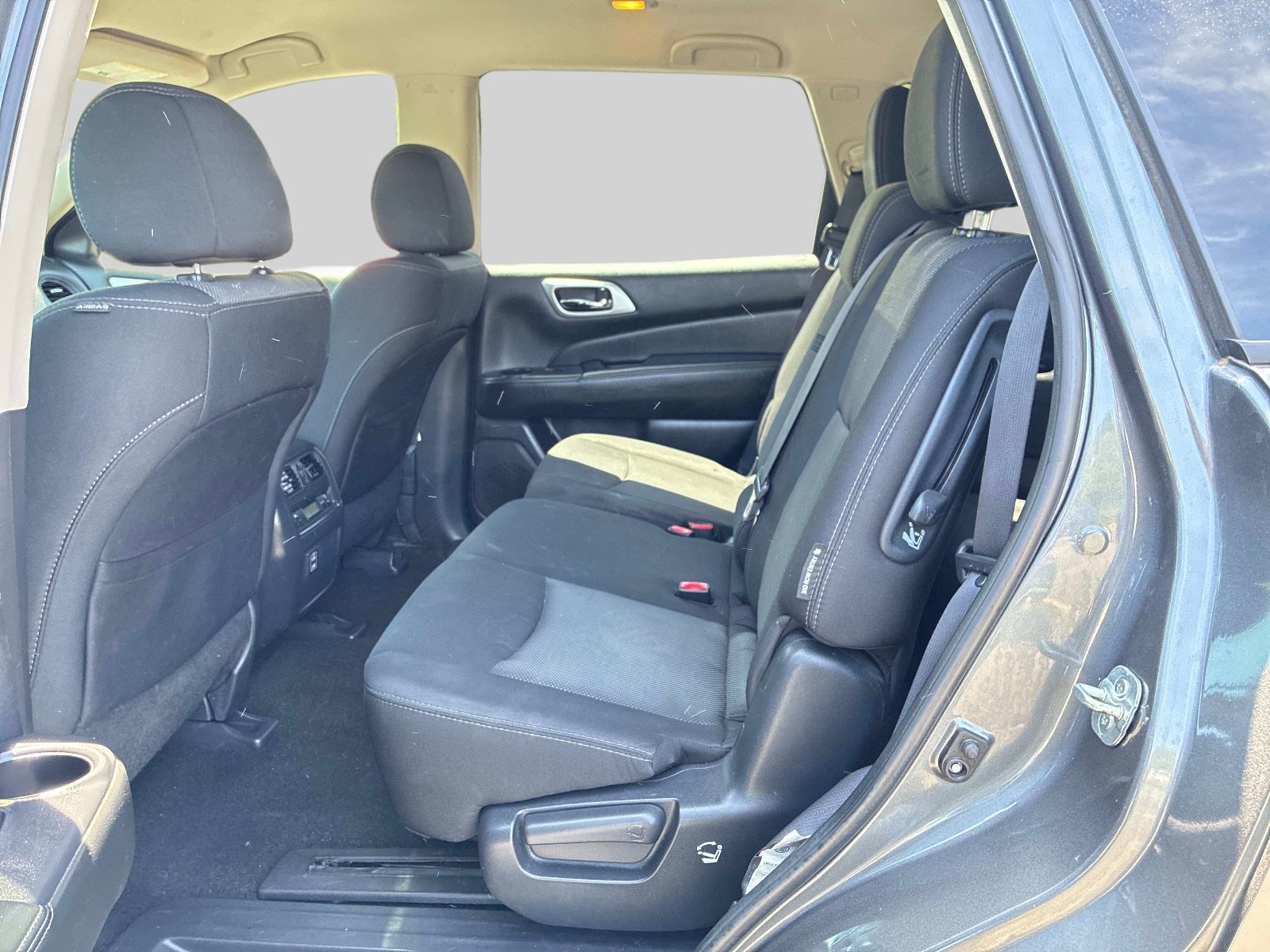 Used 2018 Nissan Pathfinder S AWD/4WD image 13