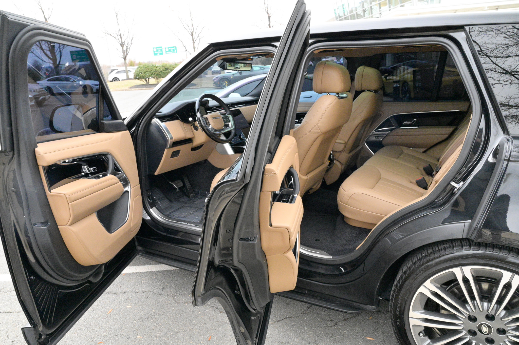 Used 2023 Land Rover Range Rover SE image 36