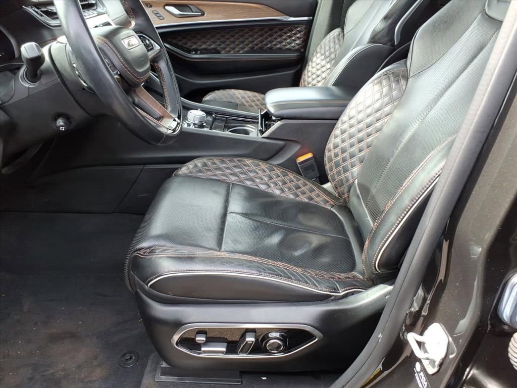 Used 2022 Jeep Grand Cherokee L Summit w/ Luxury Tech Group V AWD/4WD image 16