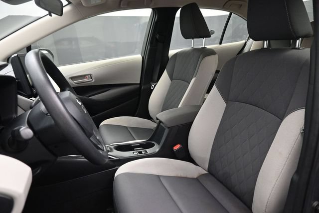 Used 2025 Toyota Corolla LE FWD image 15