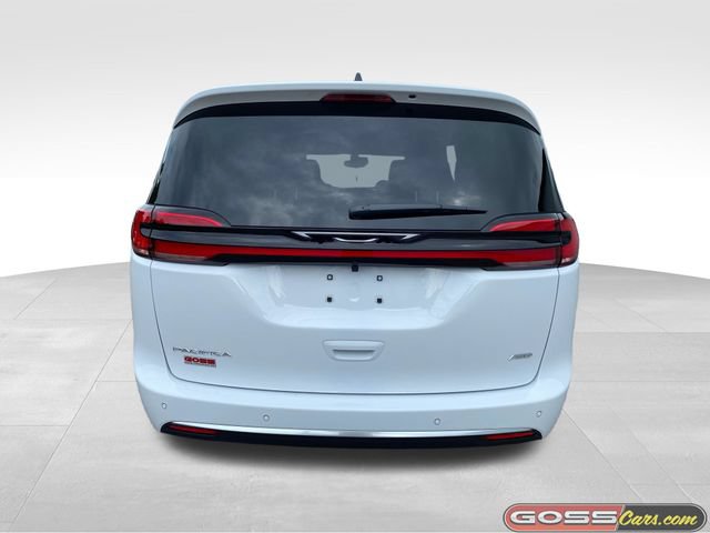 New 2027 Chrysler Pacifica Select AWD/4WD image 4