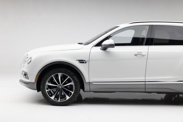 Used 2017 Bentley Bentayga image 17