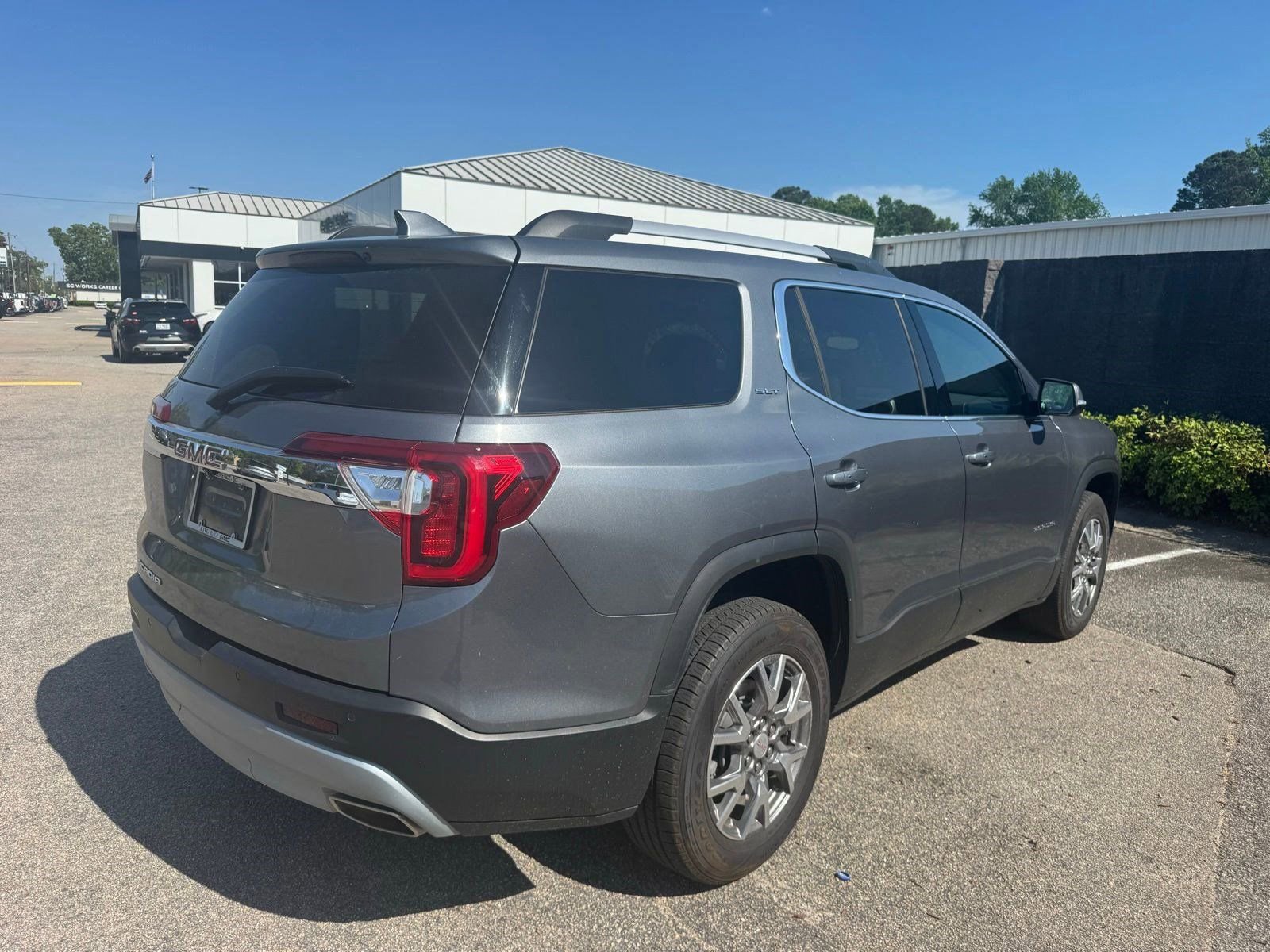 Certified 2022 GMC Acadia SLT w/ Technology Package image 4