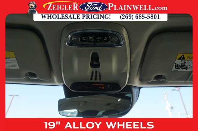 Used 2018 Volvo XC60 T6 Momentum w/ Advanced Package image 32