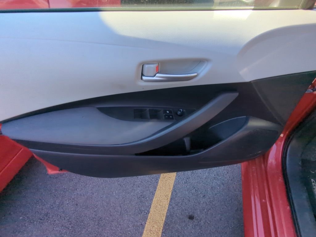 Used 2020 Toyota Corolla LE FWD image 7