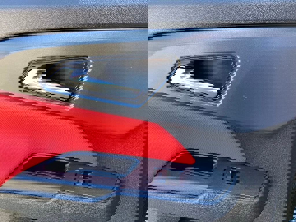 New 2025 Chevrolet Equinox EV RS w/ Convenience Package II image 24