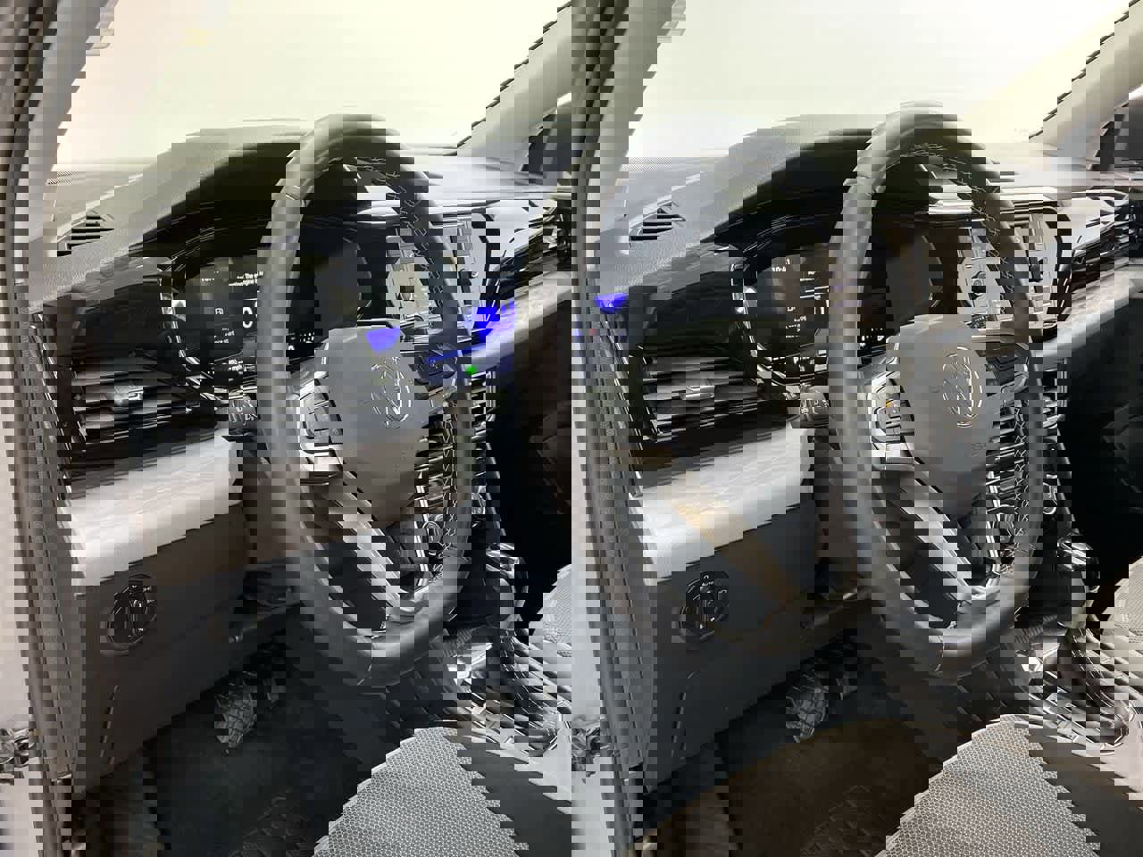 Used 2024 Volkswagen Taos S image 2