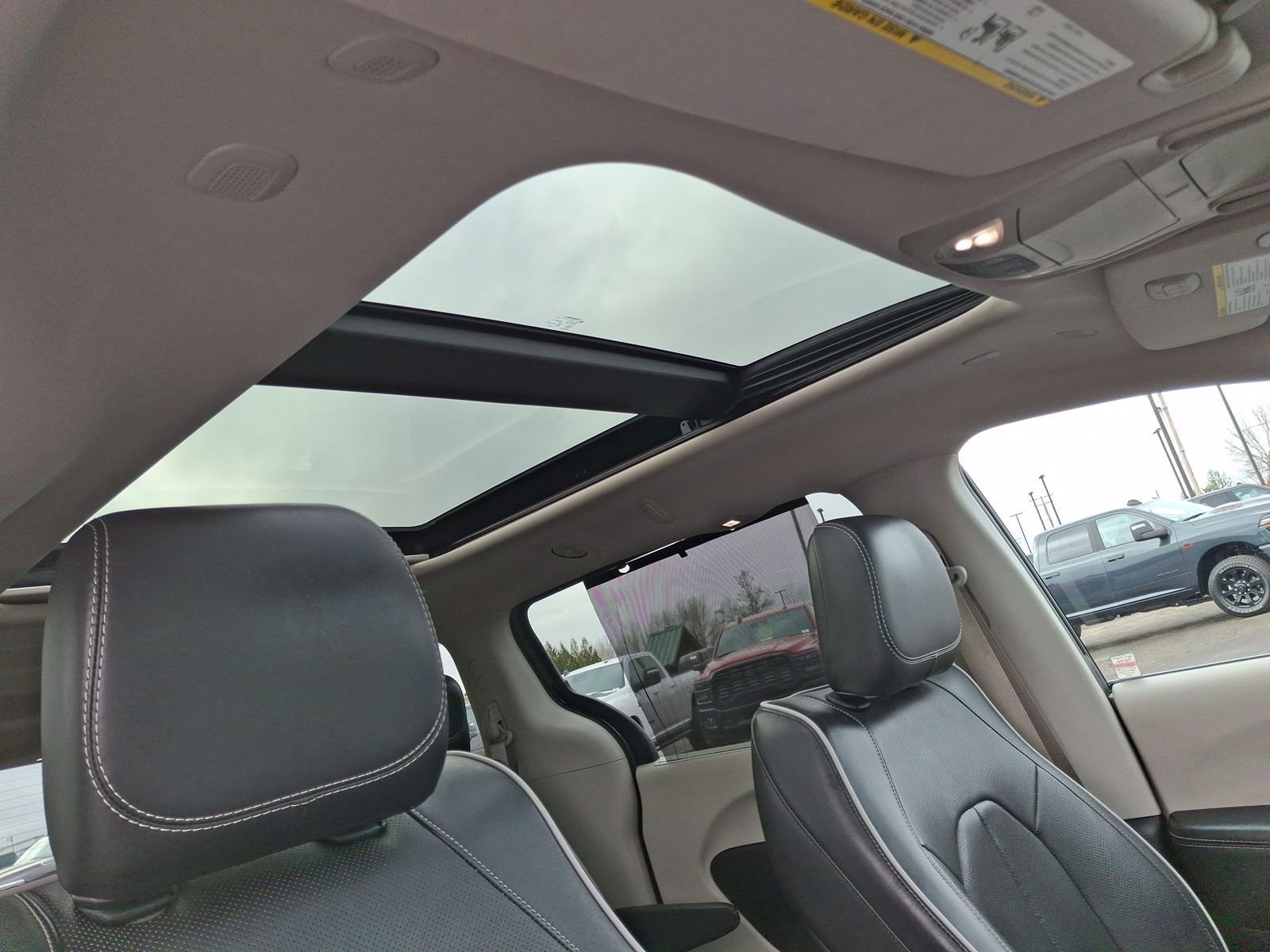 Certified 2022 Chrysler Pacifica Limited image 27