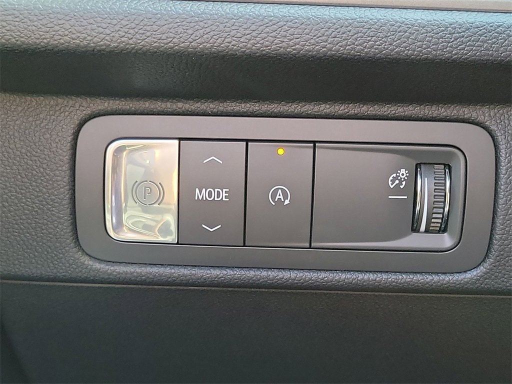 Used 2025 Chevrolet Traverse LT w/ Enhanced Driving Package image 17