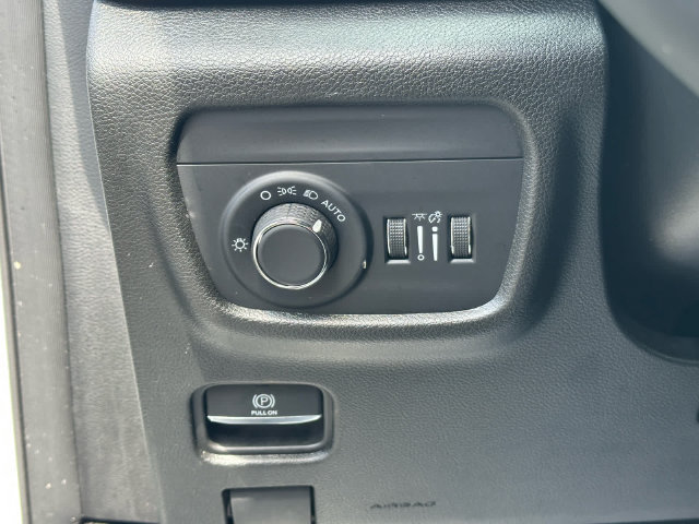 Used 2025 Jeep Grand Cherokee Altitude AWD/4WD image 20