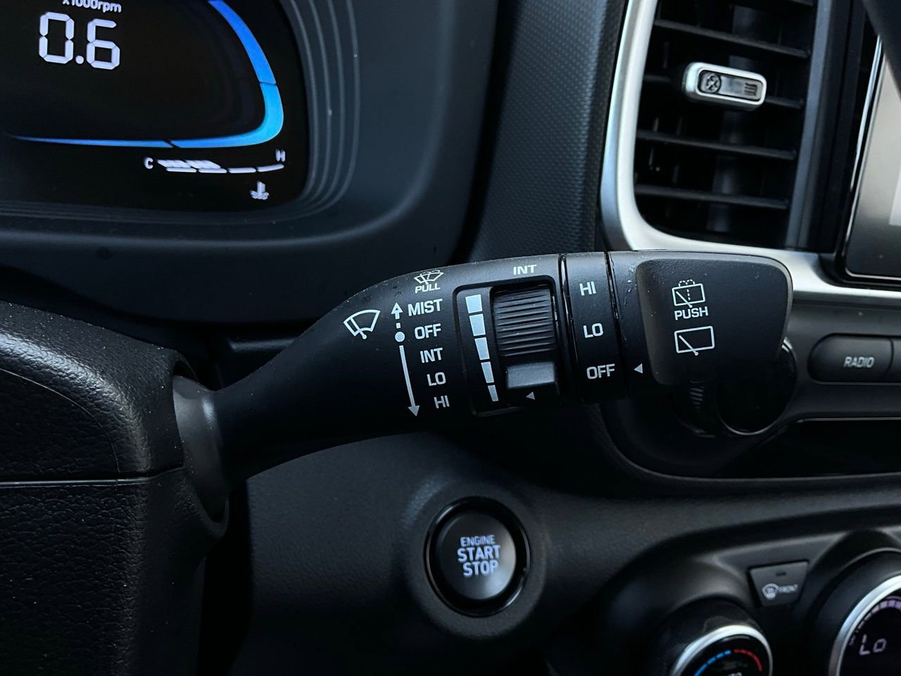 Used 2025 Hyundai Venue SEL image 37