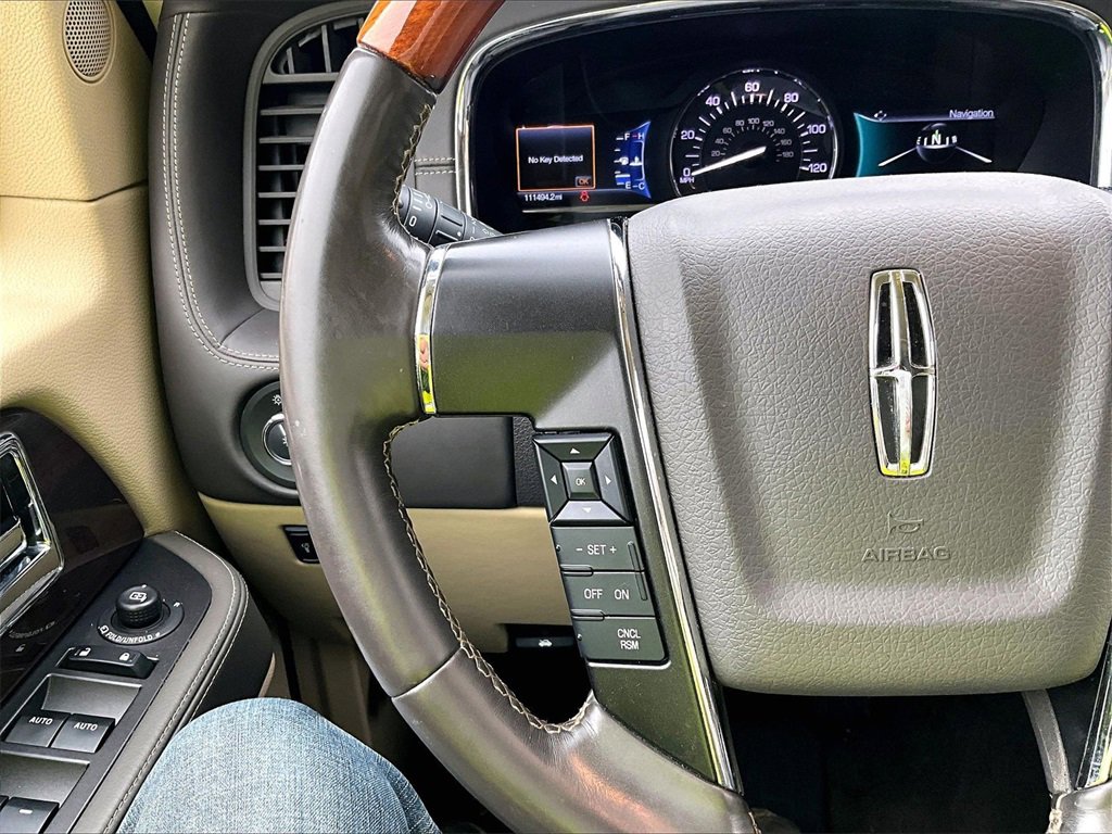 Used 2017 Lincoln Navigator Reserve image 15