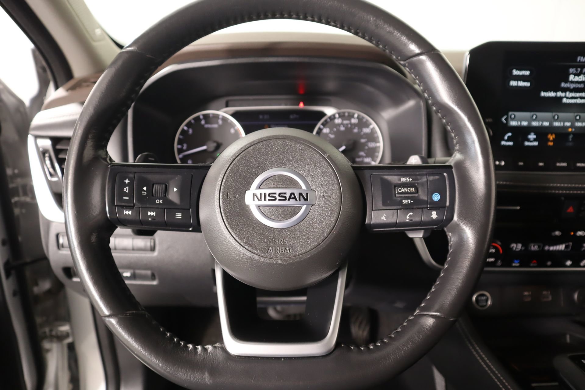 Used 2021 Nissan Rogue SL w/ Premium Package image 3