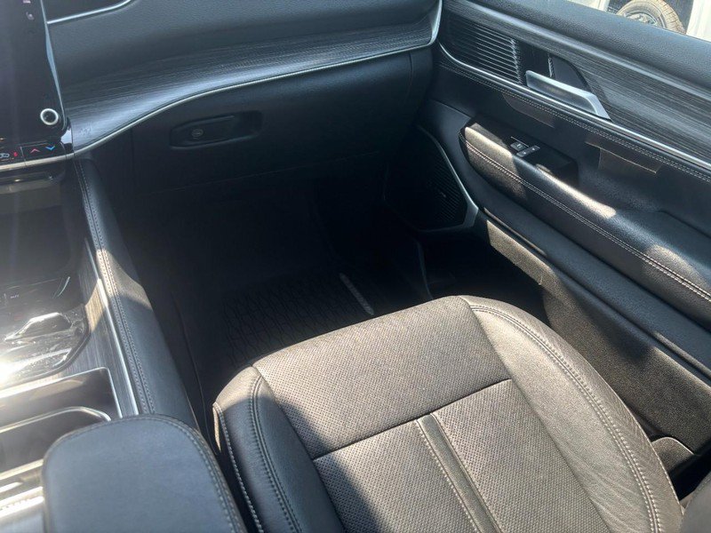 Used 2024 Jeep Wagoneer Series III AWD/4WD image 17