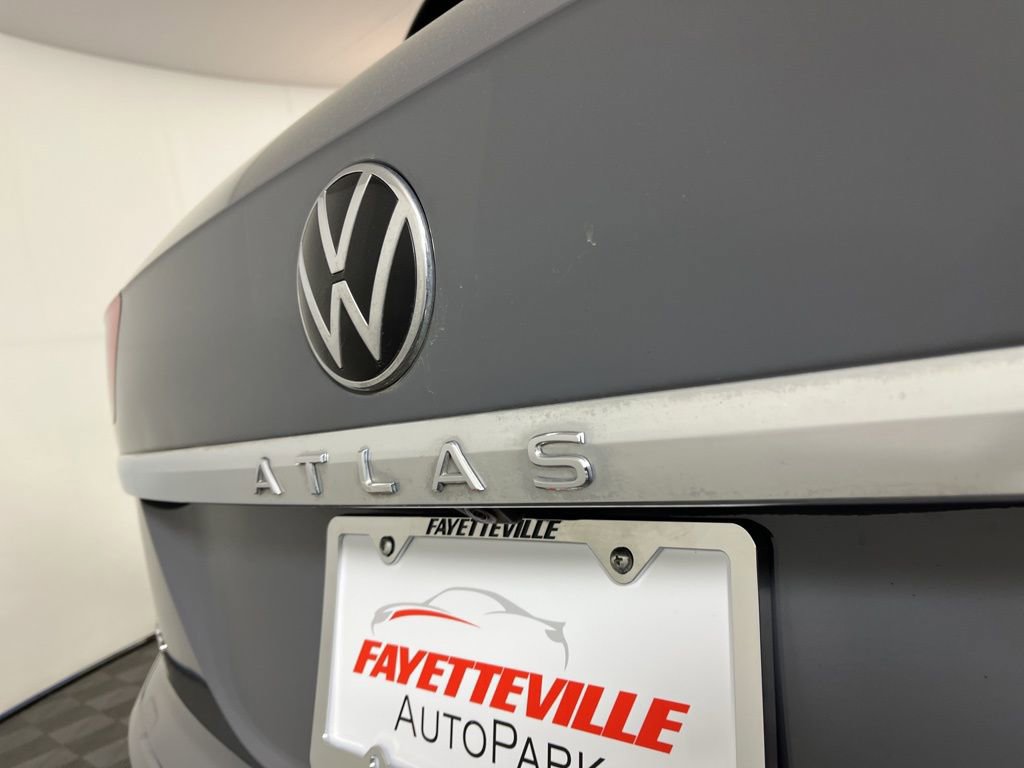 Used 2022 Volkswagen Atlas Cross Sport SEL Premium R-Line image 3