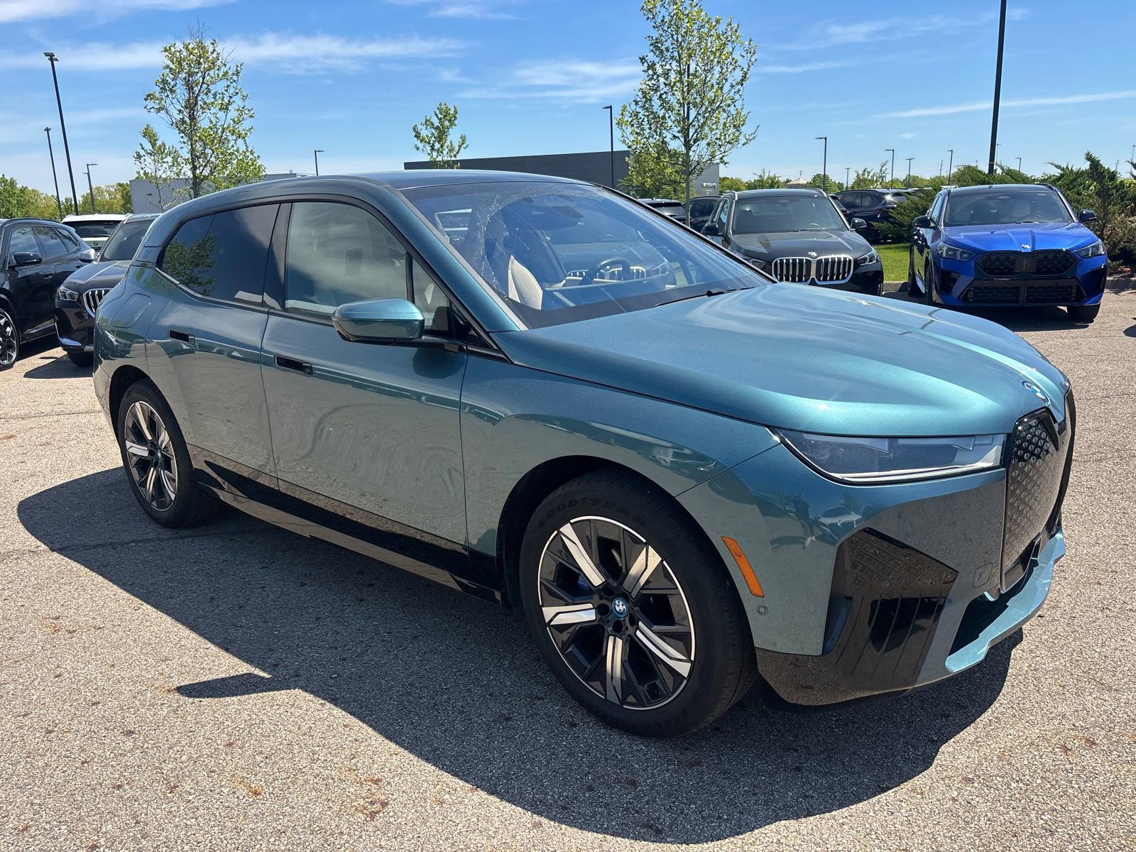 Used 2024 BMW iX xDrive50 w/ Sport Package AWD/4WD image 3