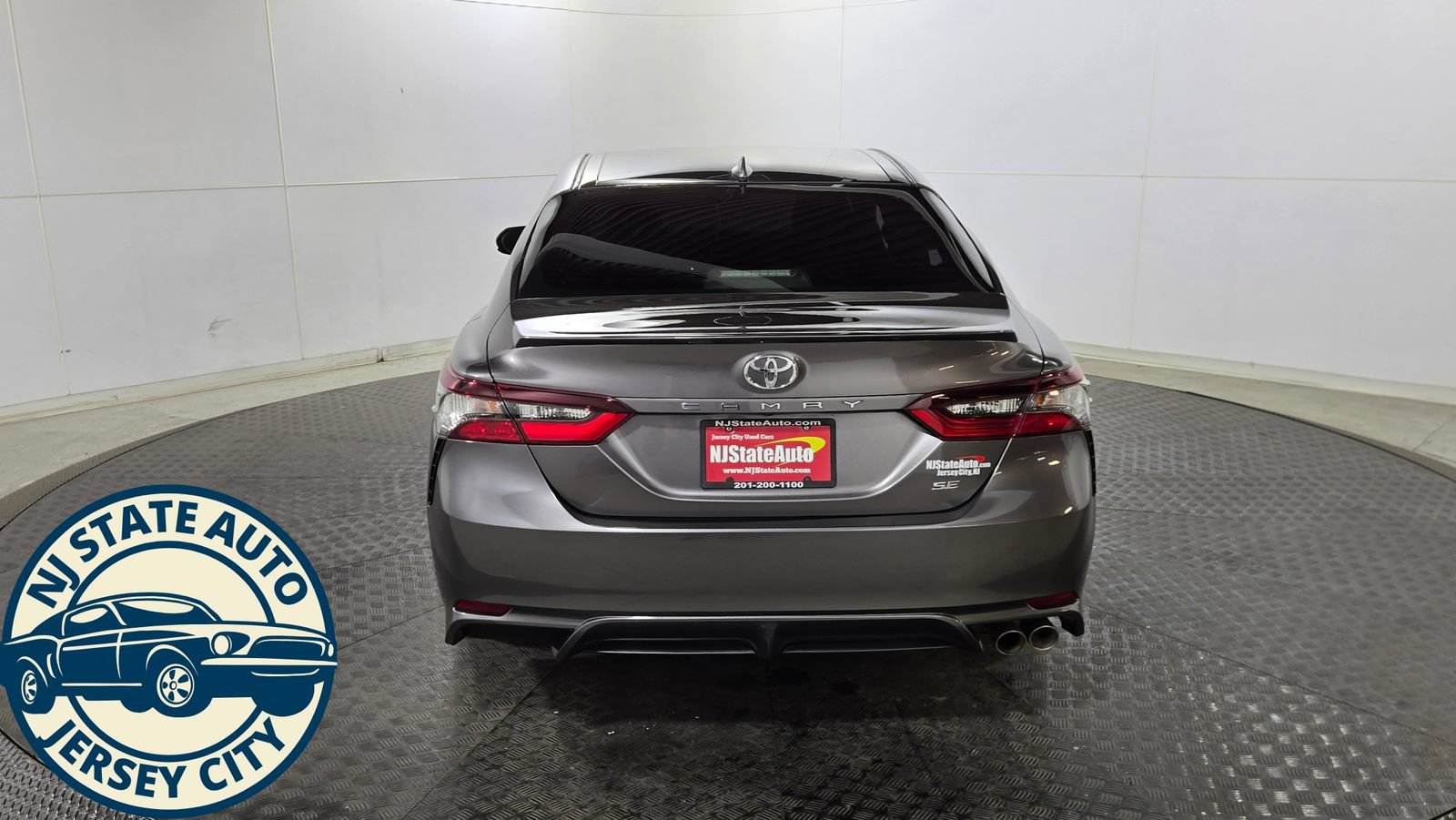 Used 2021 Toyota Camry SE FWD image 6