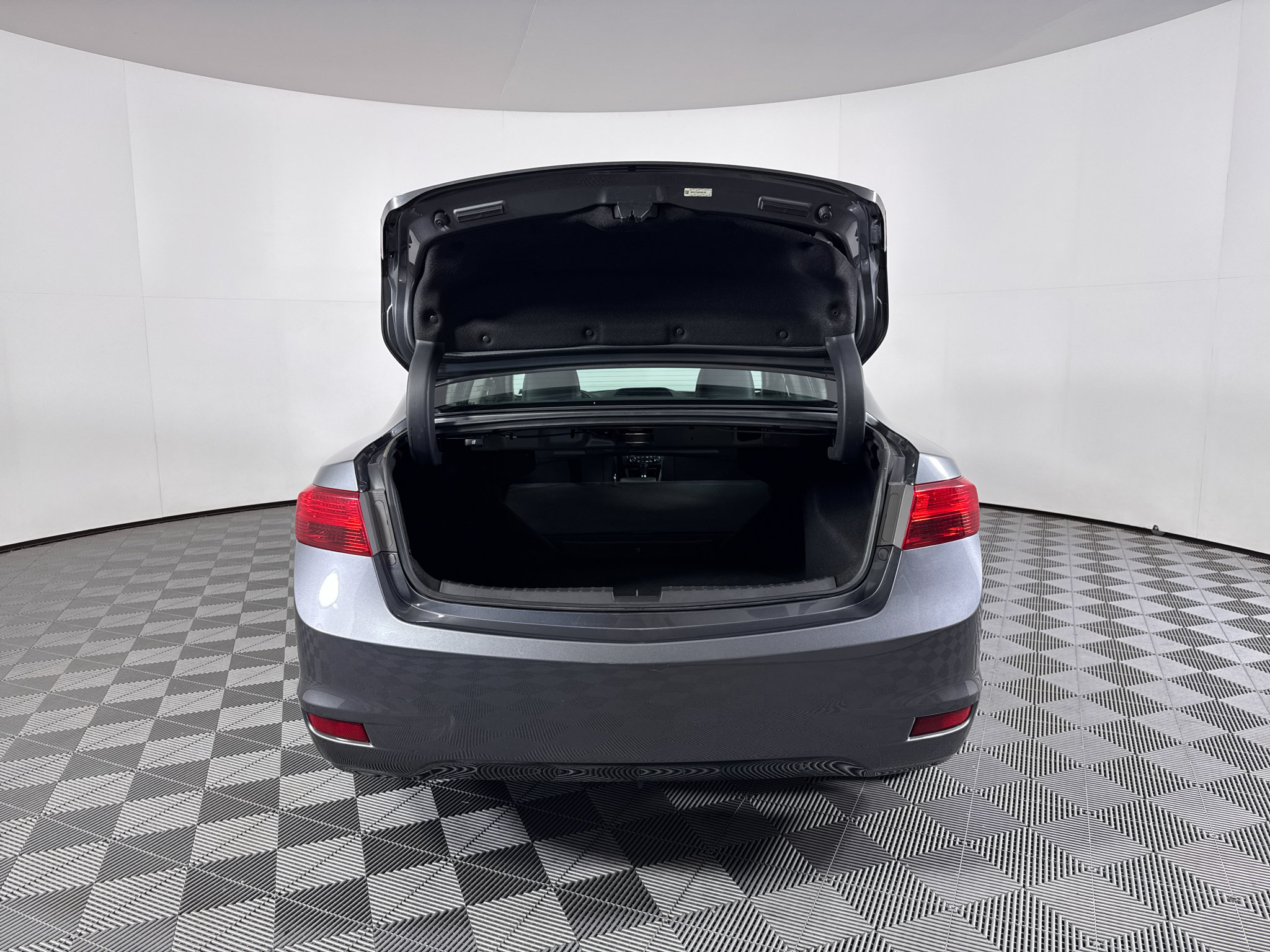 Used 2013 Acura ILX w/ Premium Package FWD image 10