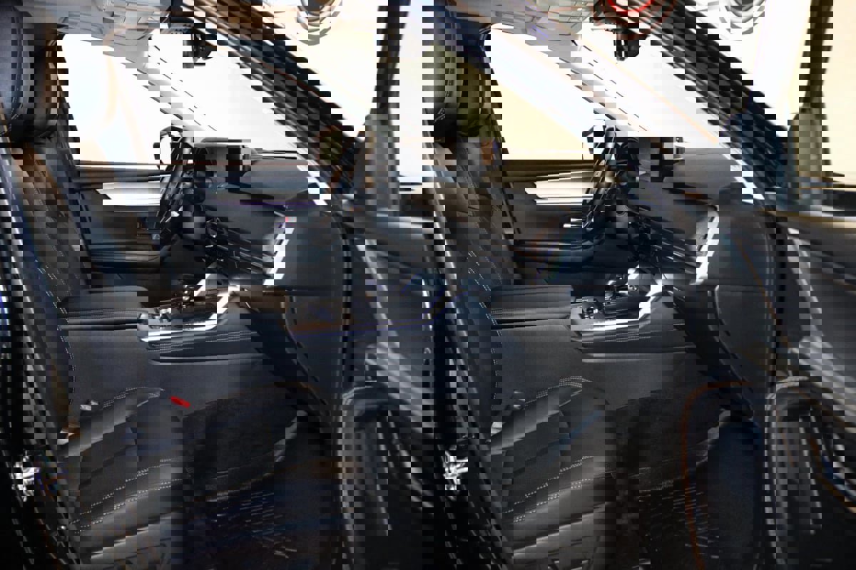 Used 2025 MAZDA CX-70 Plug-In Hybrid w/ Premium Pkg image 49