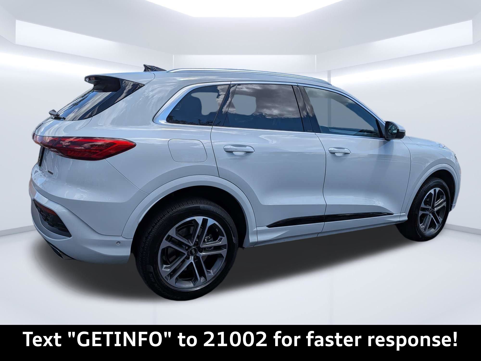 Certified 2025 Audi Q5 Premium Plus w/ Premium Plus AWD/4WD image 3