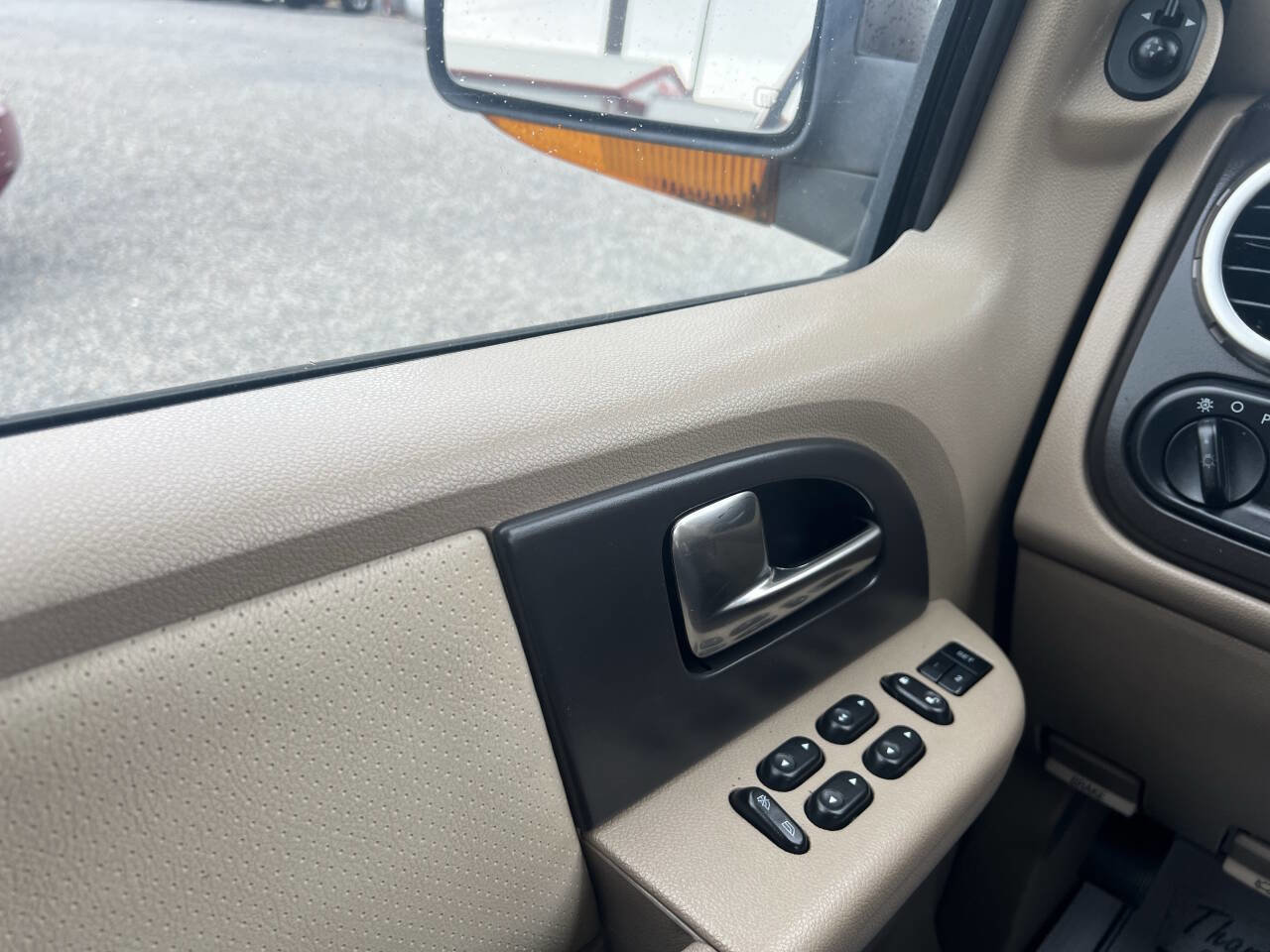 Used 2004 Ford Expedition Eddie Bauer image 15