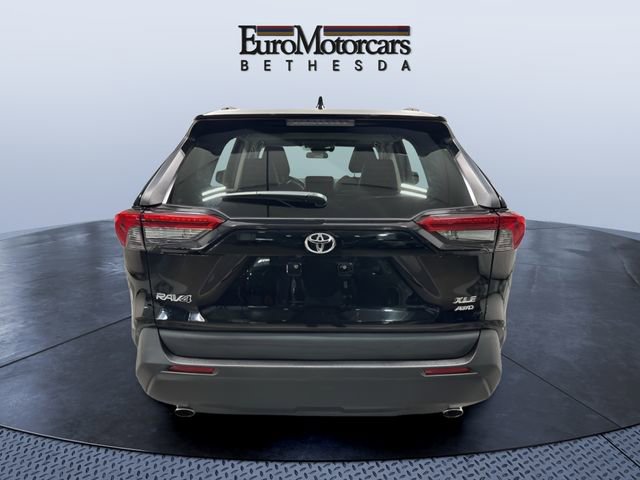 Used 2021 Toyota RAV4 XLE Premium image 4