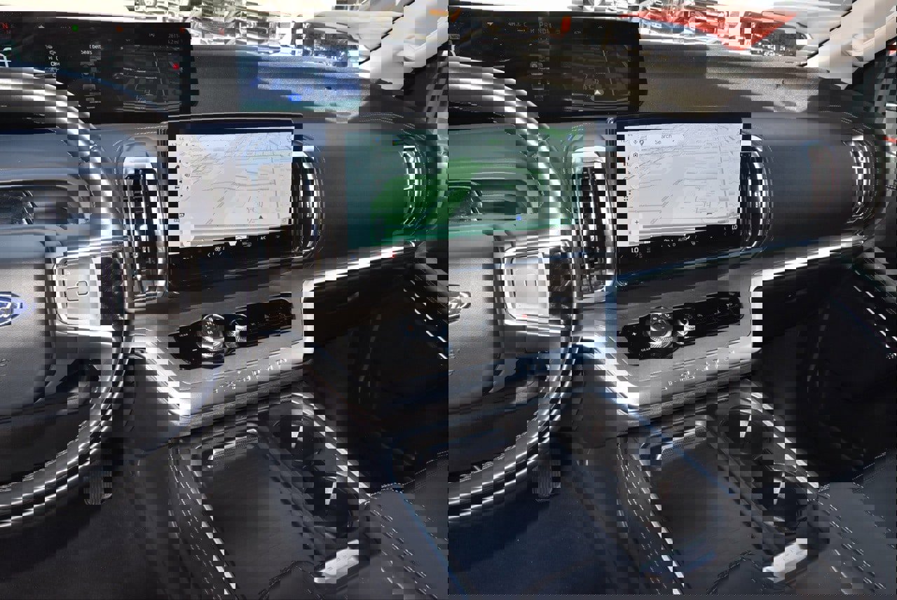 Certified 2025 Ford Expedition Platinum image 27