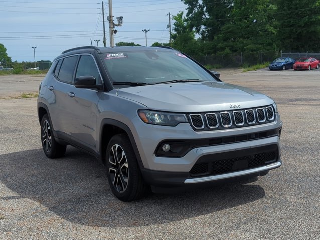 Used 2024 Jeep Compass Limited AWD/4WD image 3