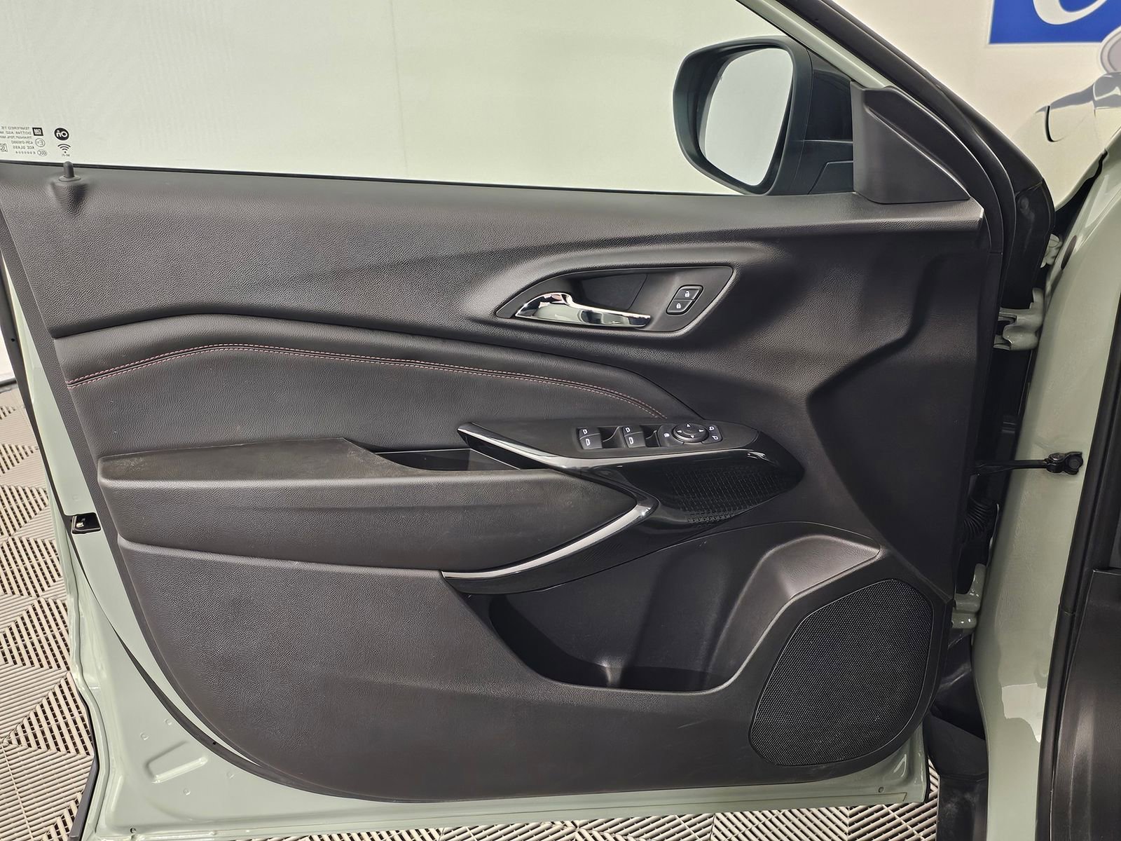 Used 2024 Chevrolet Trax RS w/ Sunroof Package image 11