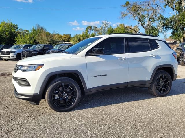 Used 2026 Jeep Compass Latitude image 3