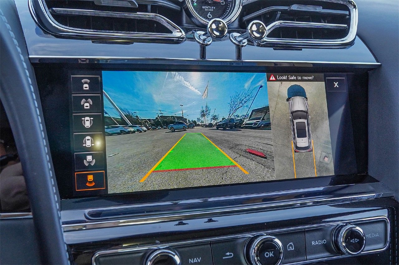 Used 2023 Bentley Bentayga image 25