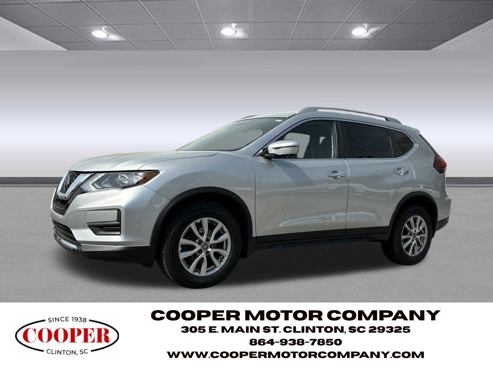 Used 2018 Nissan Rogue SV w/ Premium Package image 3