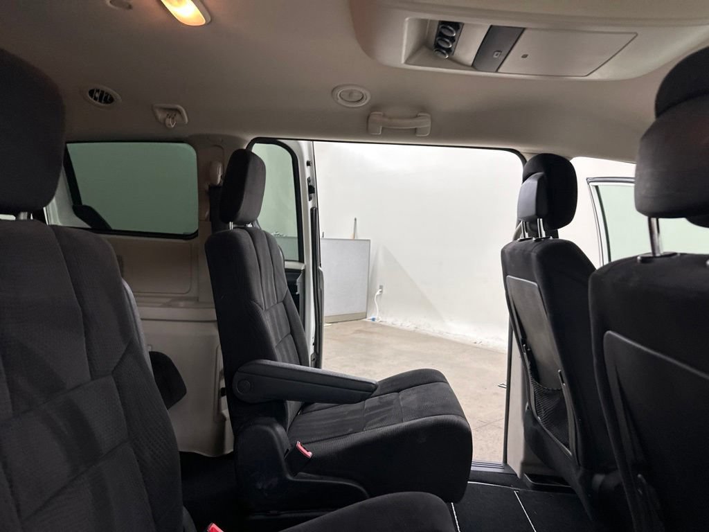 Used 2012 Dodge Grand Caravan SXT w/ Entertainment Group 1 FWD image 29
