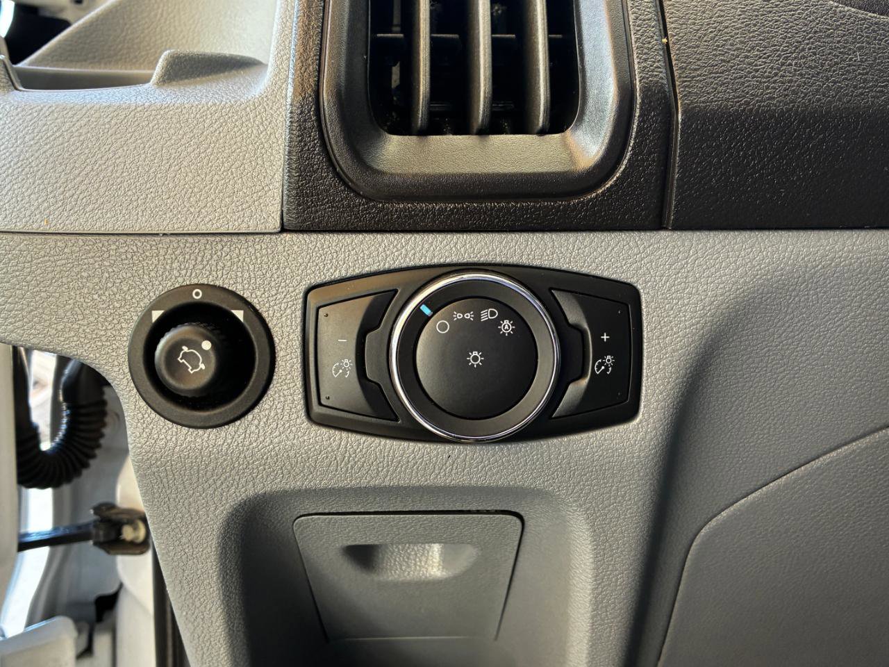 Used 2019 Ford Transit 150 XLT image 23