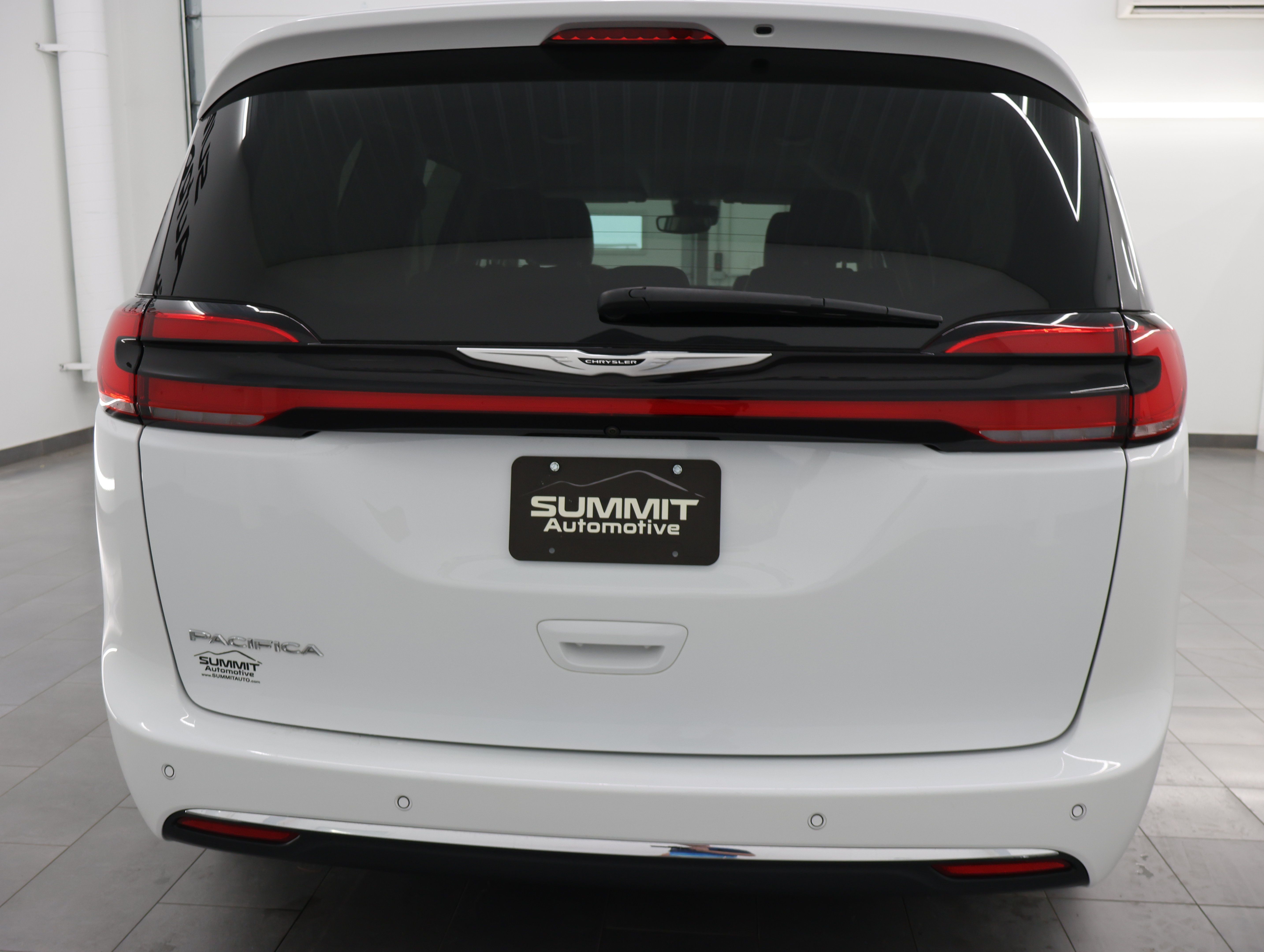 Used 2024 Chrysler Pacifica Touring-L FWD image 26