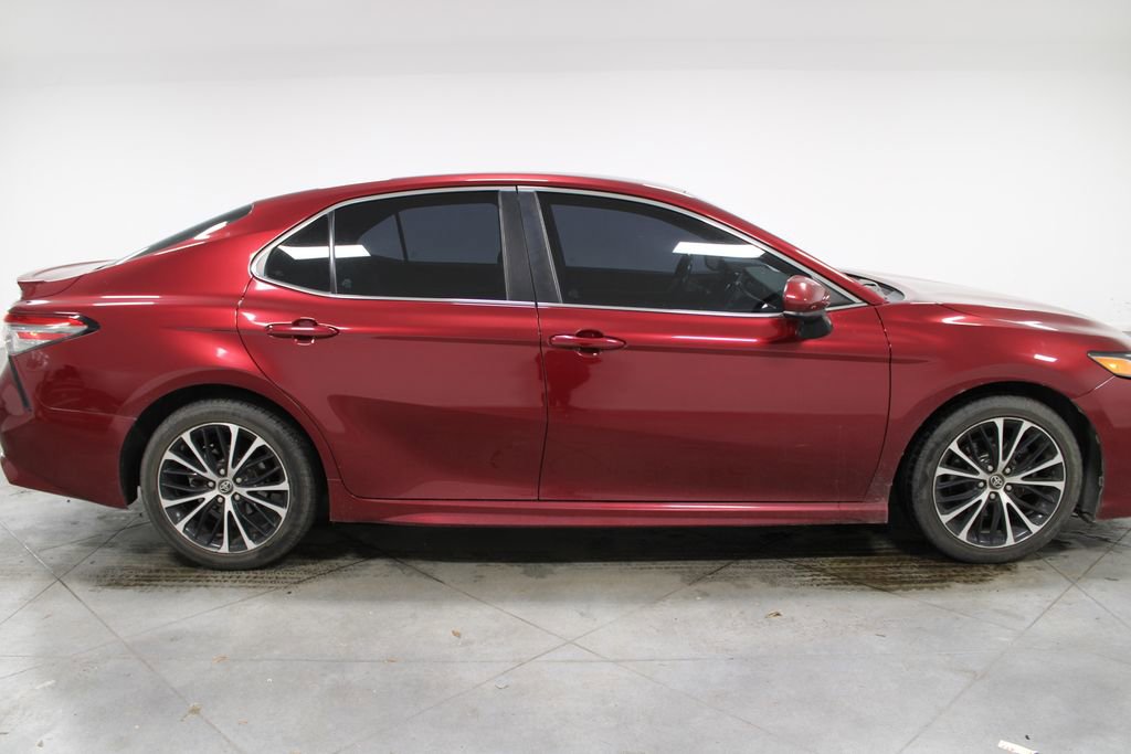 Used 2018 Toyota Camry SE image 11