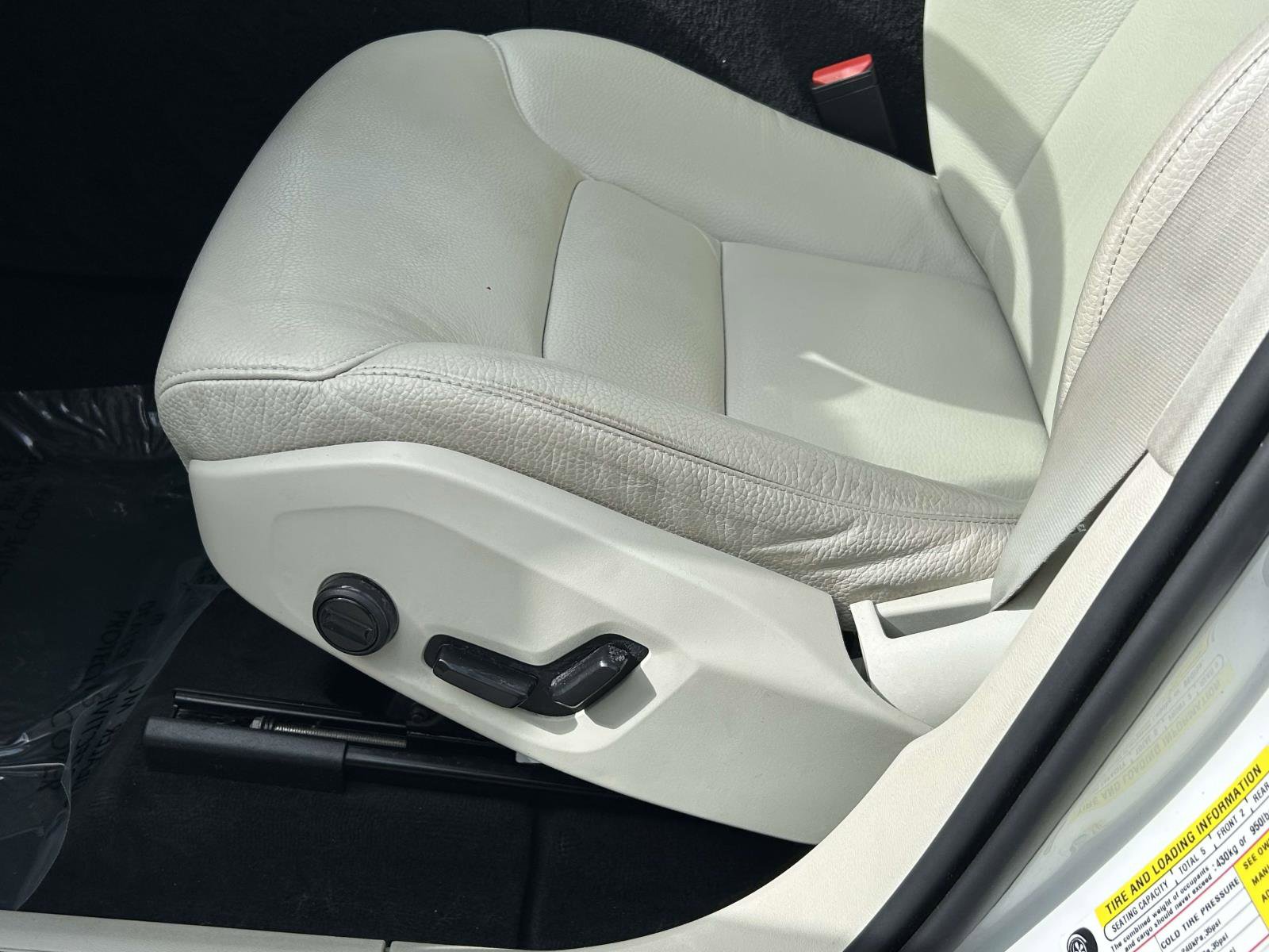 Certified 2023 Volvo XC60 B5 Core image 19