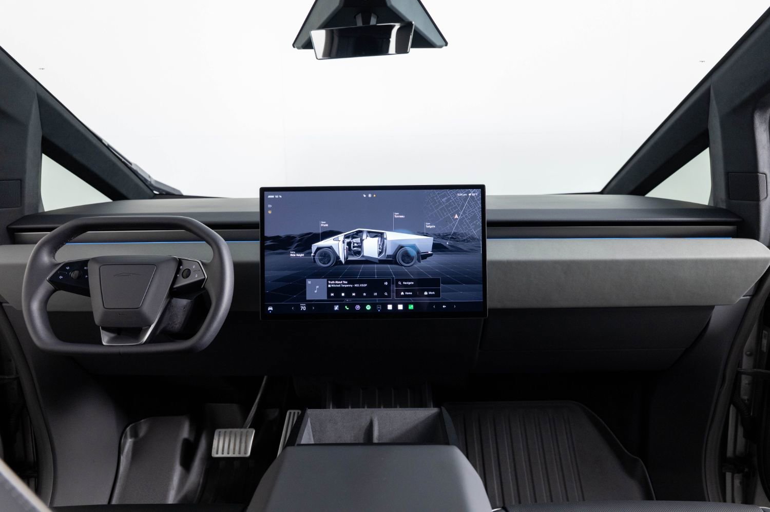 Used 2024 Tesla Cybertruck AWD Crew Cab image 32