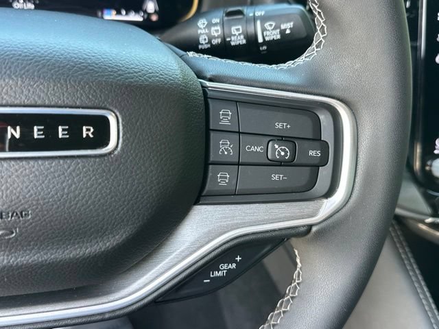 Used 2025 Jeep Wagoneer L Series II w/ Premium Group I AWD/4WD image 8