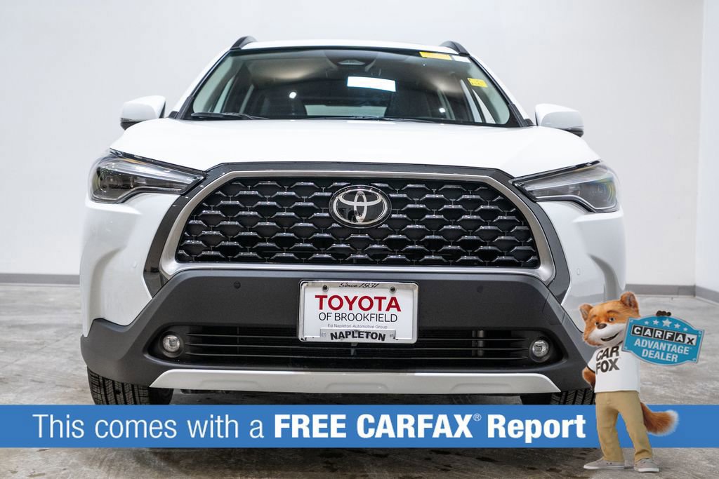 Used 2023 Toyota Corolla Cross XLE w/ Convenience Package image 2