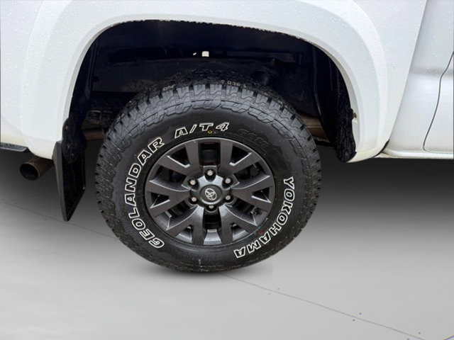 Used 2021 Toyota Tacoma SR5 AWD/4WD image 25