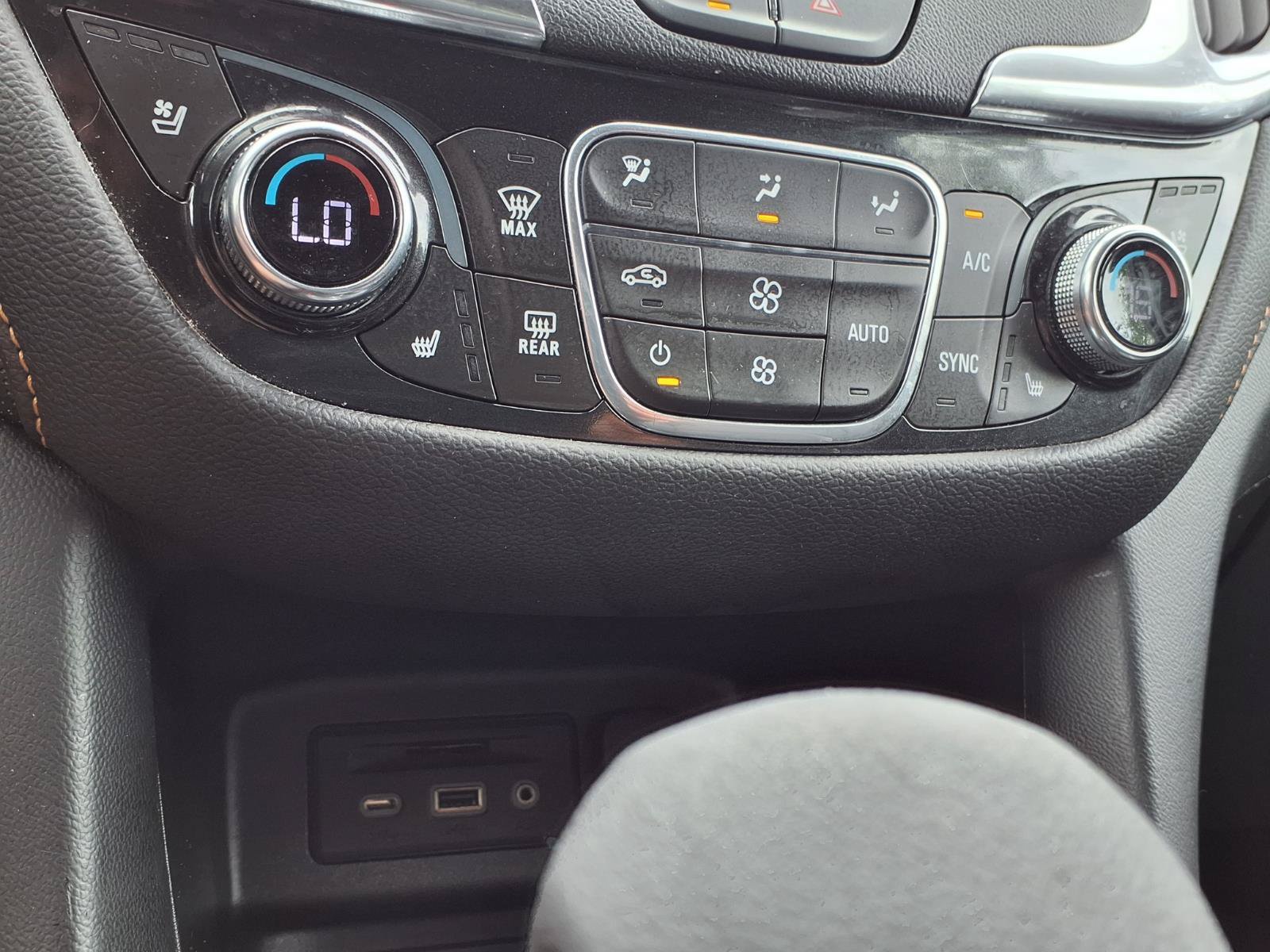 Used 2022 Chevrolet Equinox Premier AWD/4WD image 8
