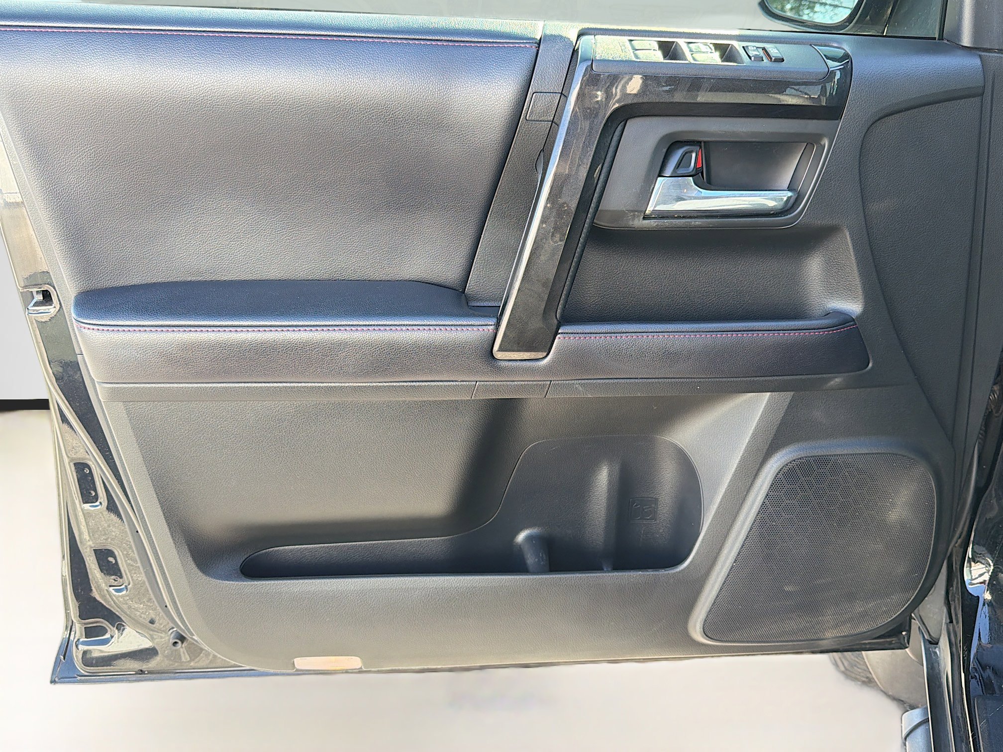 Used 2018 Toyota 4Runner TRD Off-Road Premium w/ Convenience Package AWD/4WD image 20