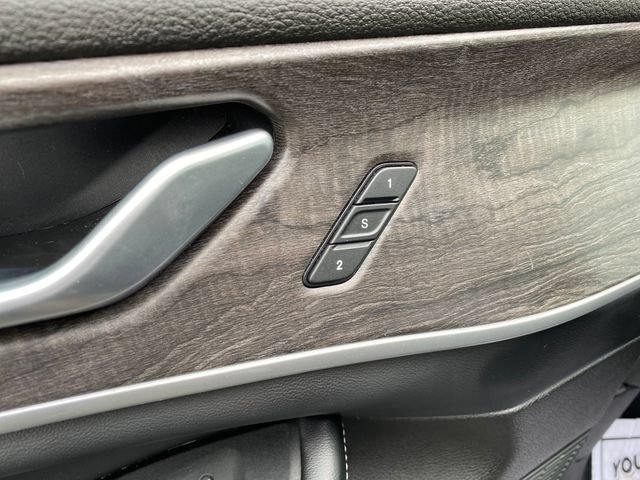 Used 2023 Jeep Grand Cherokee Limited AWD/4WD image 18