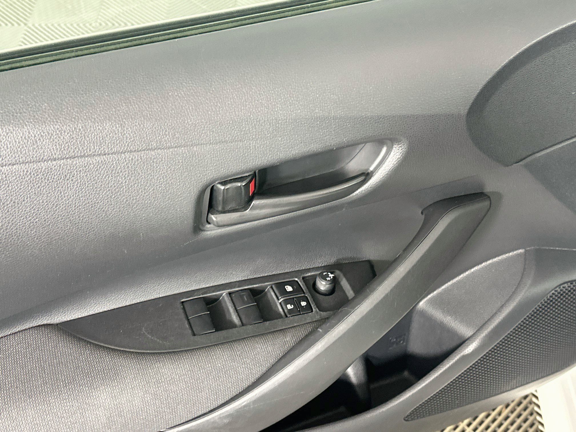 Used 2025 Toyota Corolla LE FWD image 15
