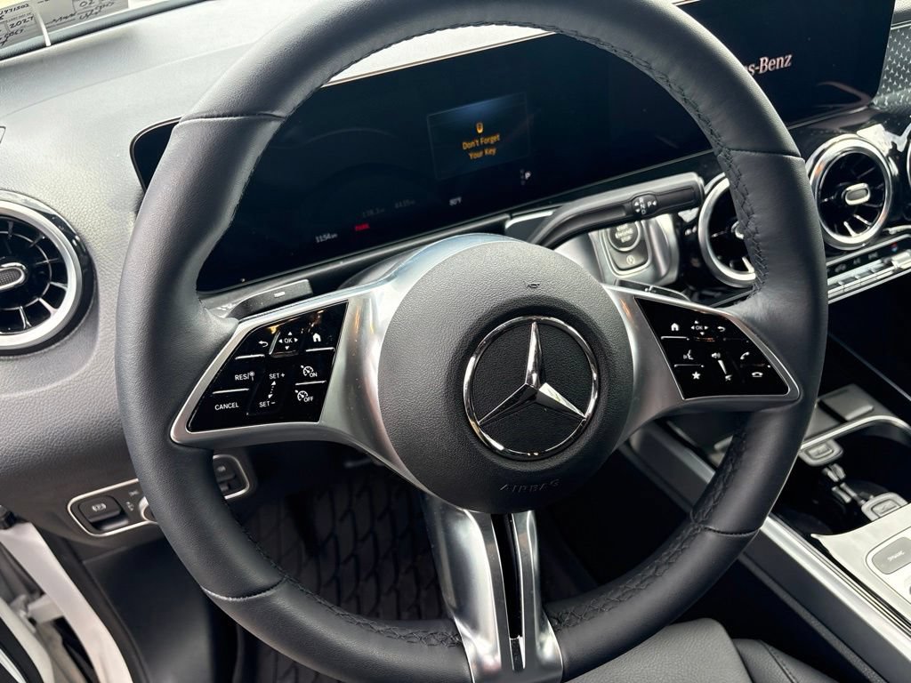 Used 2026 Mercedes-Benz GLB 250 4MATIC image 12