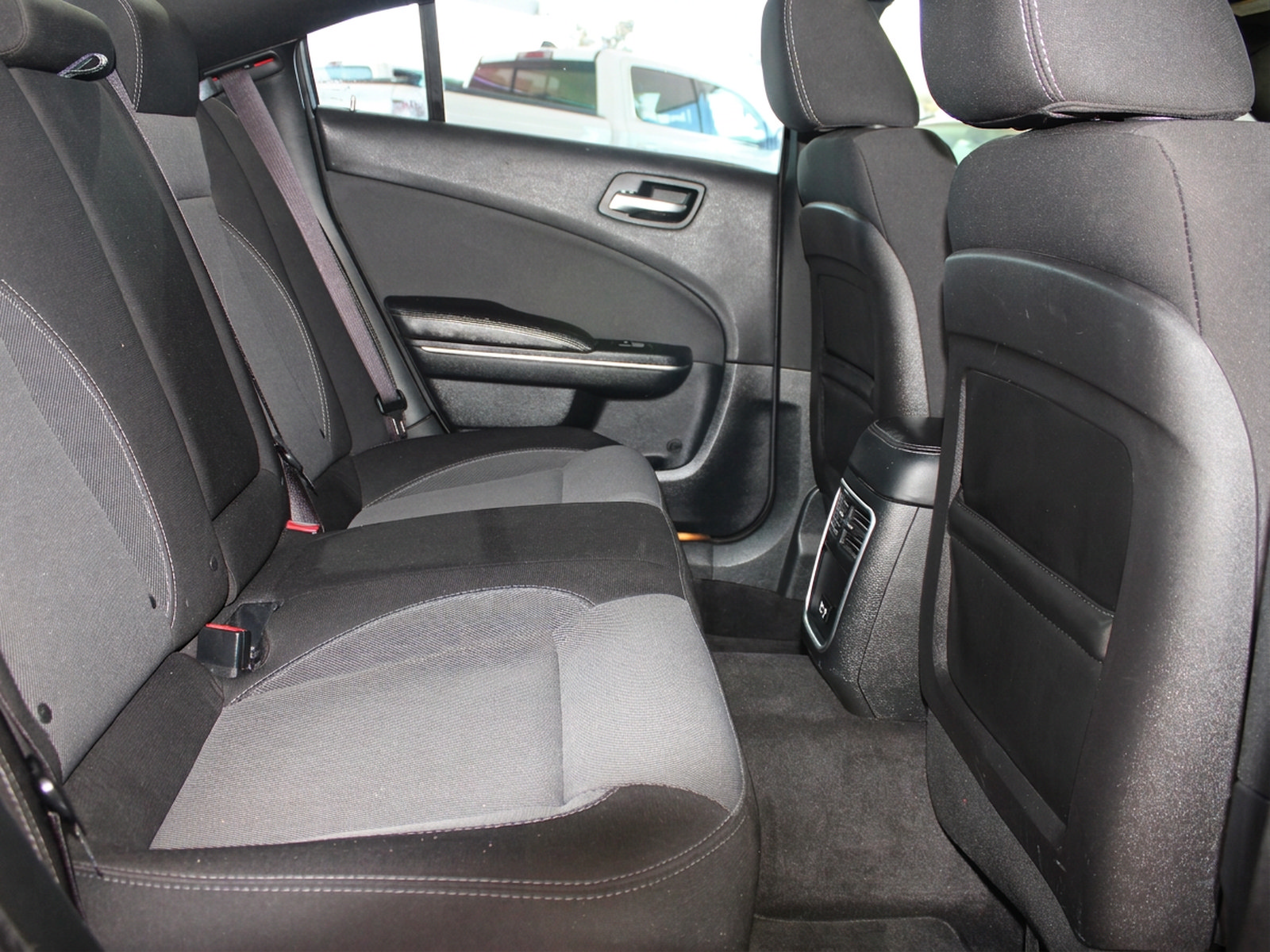Used 2018 Dodge Charger SXT RWD image 17