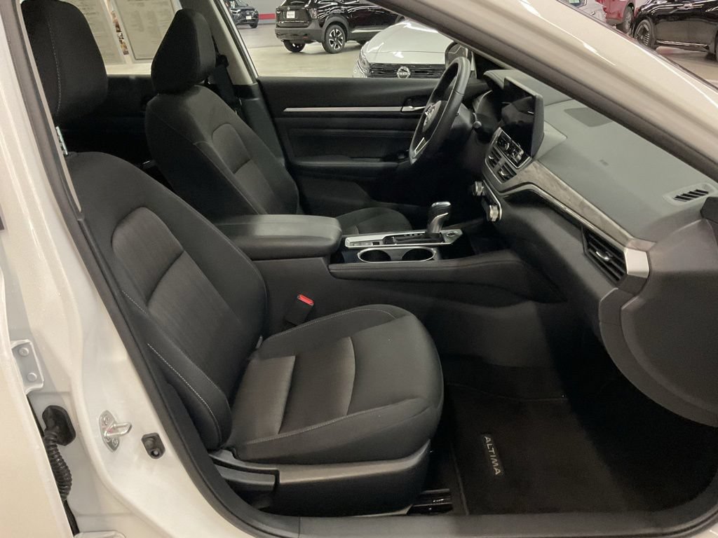 Used 2023 Nissan Altima 2.5 SV w/ SV Premium Package AWD/4WD image 19