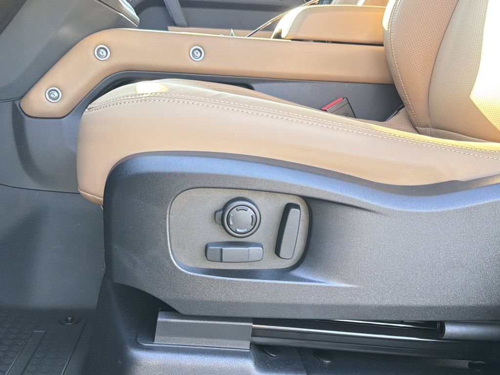 New 2026 Land Rover Defender 110 X-Dynamic SE AWD/4WD image 19